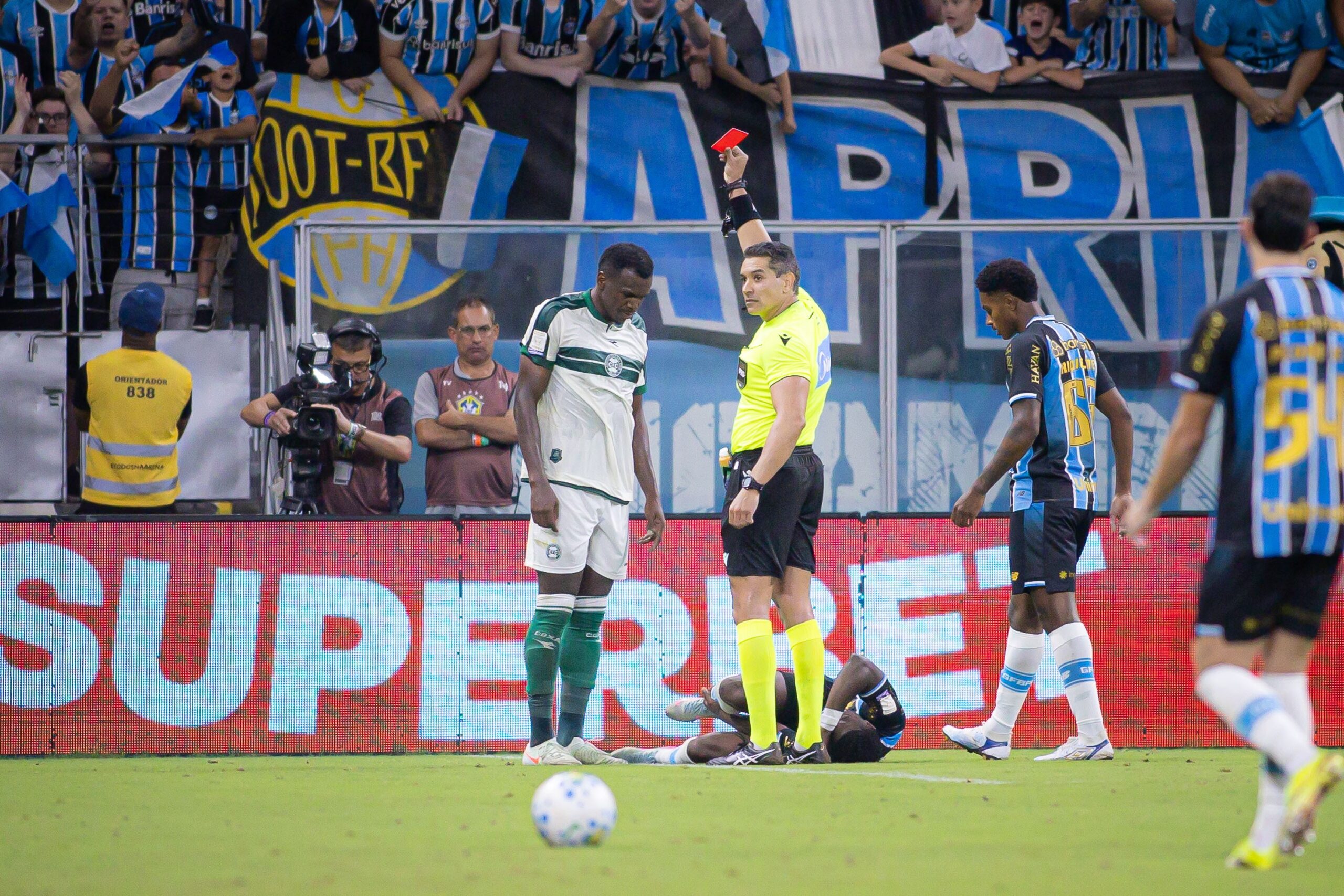 Coritiba perde três titulares para encarar o Vitória; veja as opções