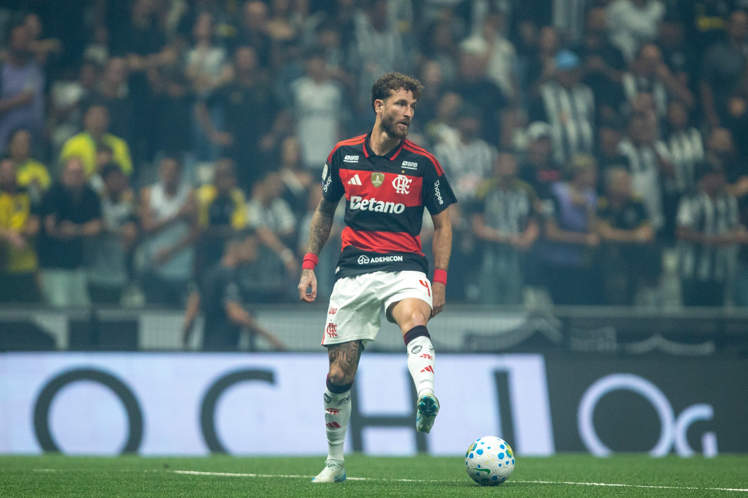 Léo Pereira é o quinto jogador de geração multicampeã do Flamengo a completar 300 jogos; veja todos