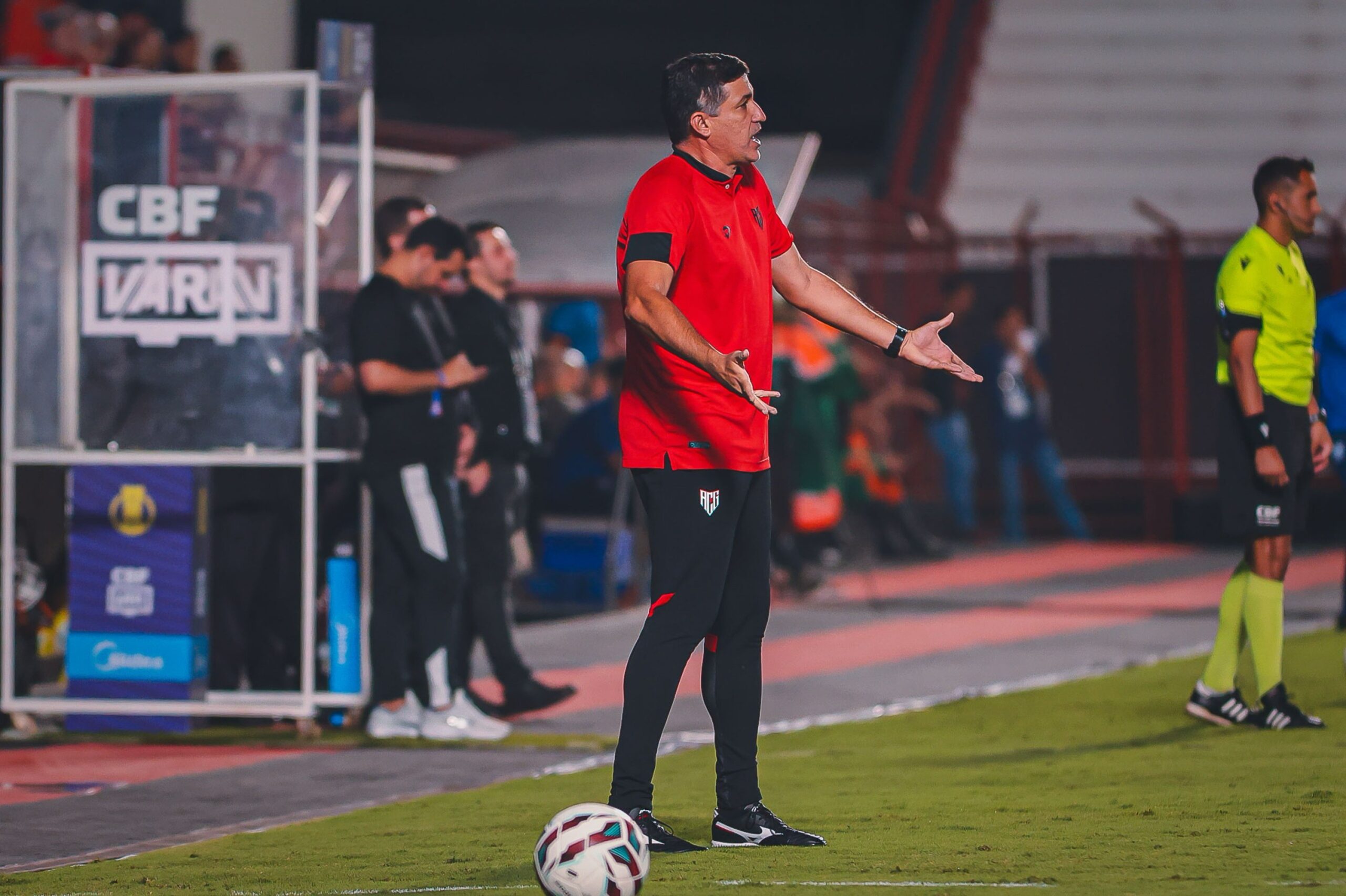 Eduardo Souza critica vaias da torcida do Atlético-GO após vitória sobre o Avaí