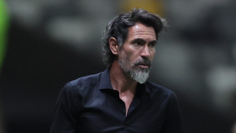 Domínguez admite surpresa com ausência de Hulk no Atlético-MG e pede blindagem em “turbulência”
