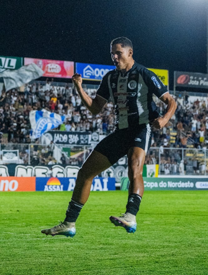 Alex Bruno marca 18º gol no ano e vira  protagonista do ASA na classificação para as quartas