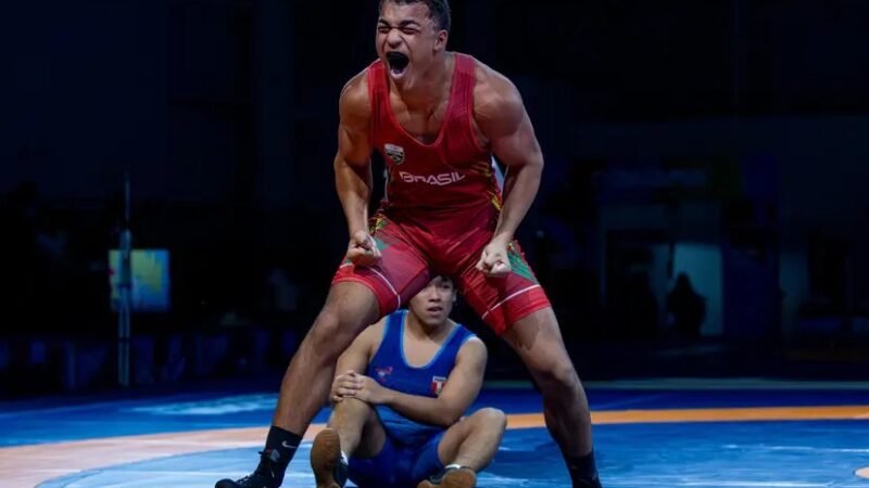 Atleta de Cubatão conquista ouro no wrestling no Sul-Americano da Juventude