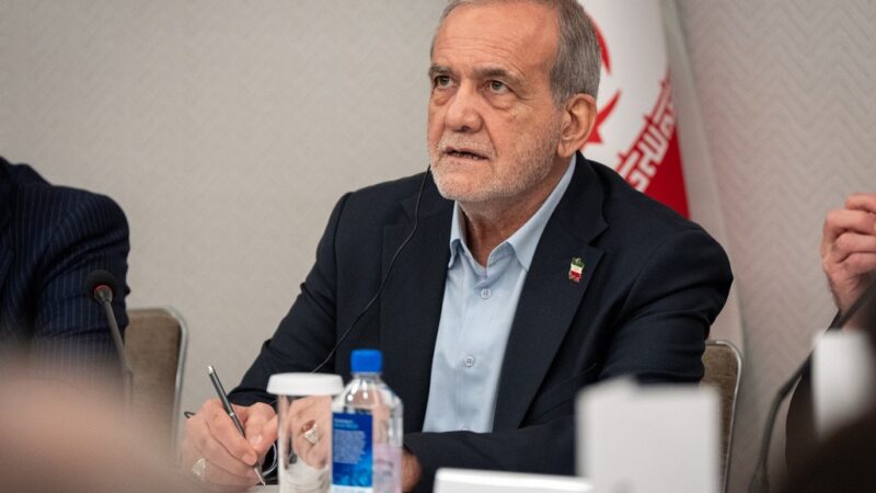 Em carta ao ‘povo norte-americano’, presidente do Irã diz não ser inimigo dos EUA e acusa Trump de enganar cidadãos