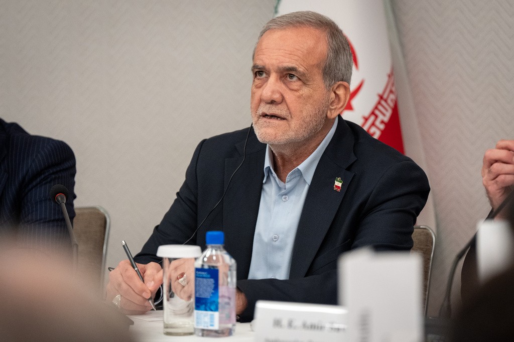 Em carta ao ‘povo norte-americano’, presidente do Irã diz não ser inimigo dos EUA e acusa Trump de enganar cidadãos