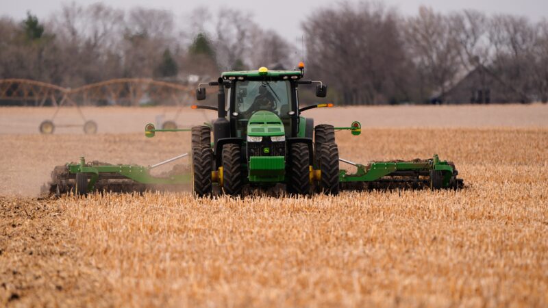 Guerra, tarifaço e preferência da China pelo Brasil agravam crise de produtores de soja dos EUA