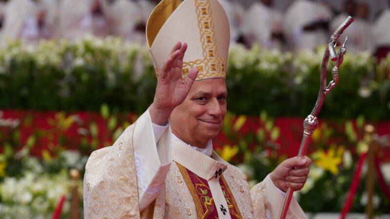 Papa pede retomada de negociações entre EUA e Irã e critica pena de morte