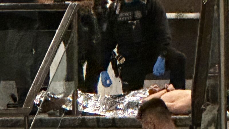 Segurança fraca, ‘momento traumático’ e investigações ao suspeito: o que se sabe sobre tiros em jantar de gala nos EUA