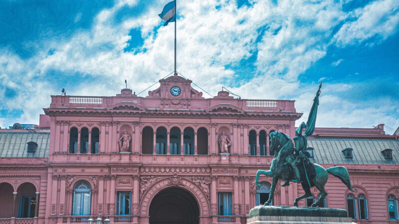 Governo Milei proíbe entrada de todos os jornalistas à Casa Rosada por suspeita de espionagem