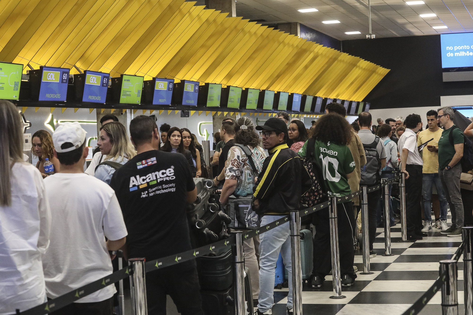 Cade investiga alinhamento de preços de passagens aéreas após indícios de atuação coordenada entre Latam e Gol