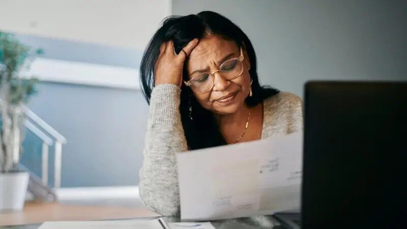 ‘Meu nome está sujo em 5 bancos por causa de bets’: a angústia de brasileiros em meio ao endividamento recorde