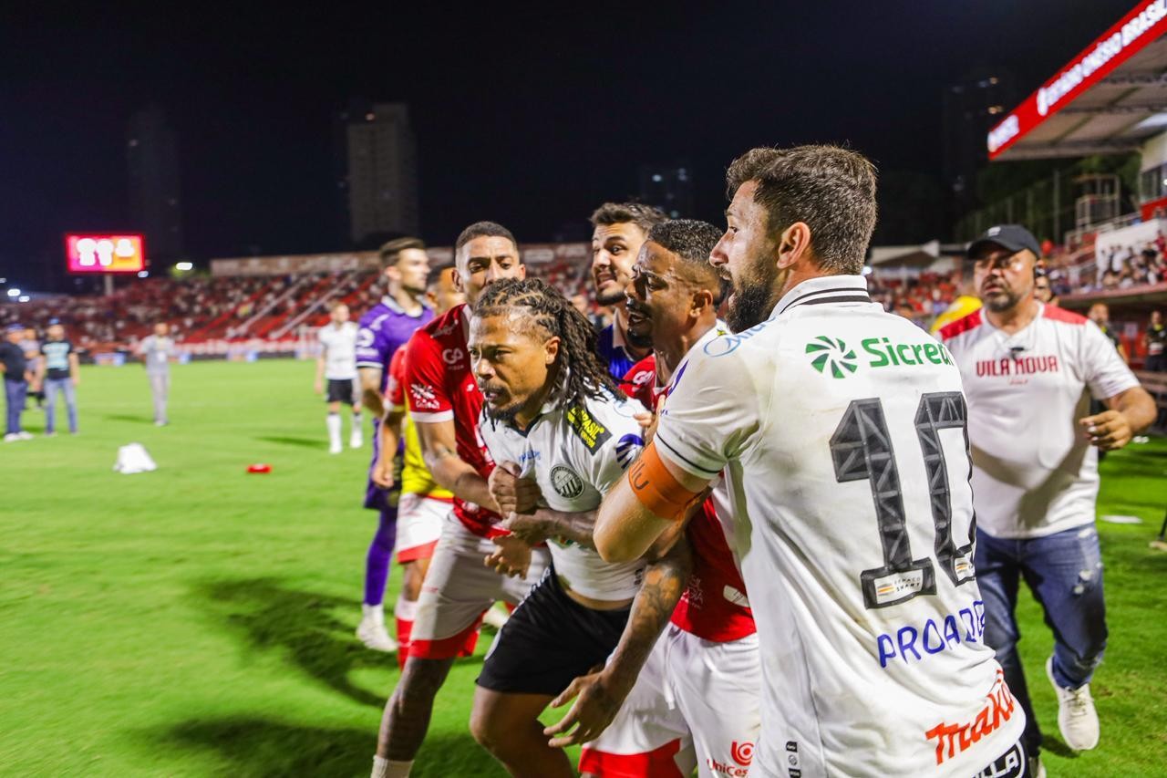 Ex-presidente do Vila Nova é preso e liberado provisoriamente após acusação de injúria racial