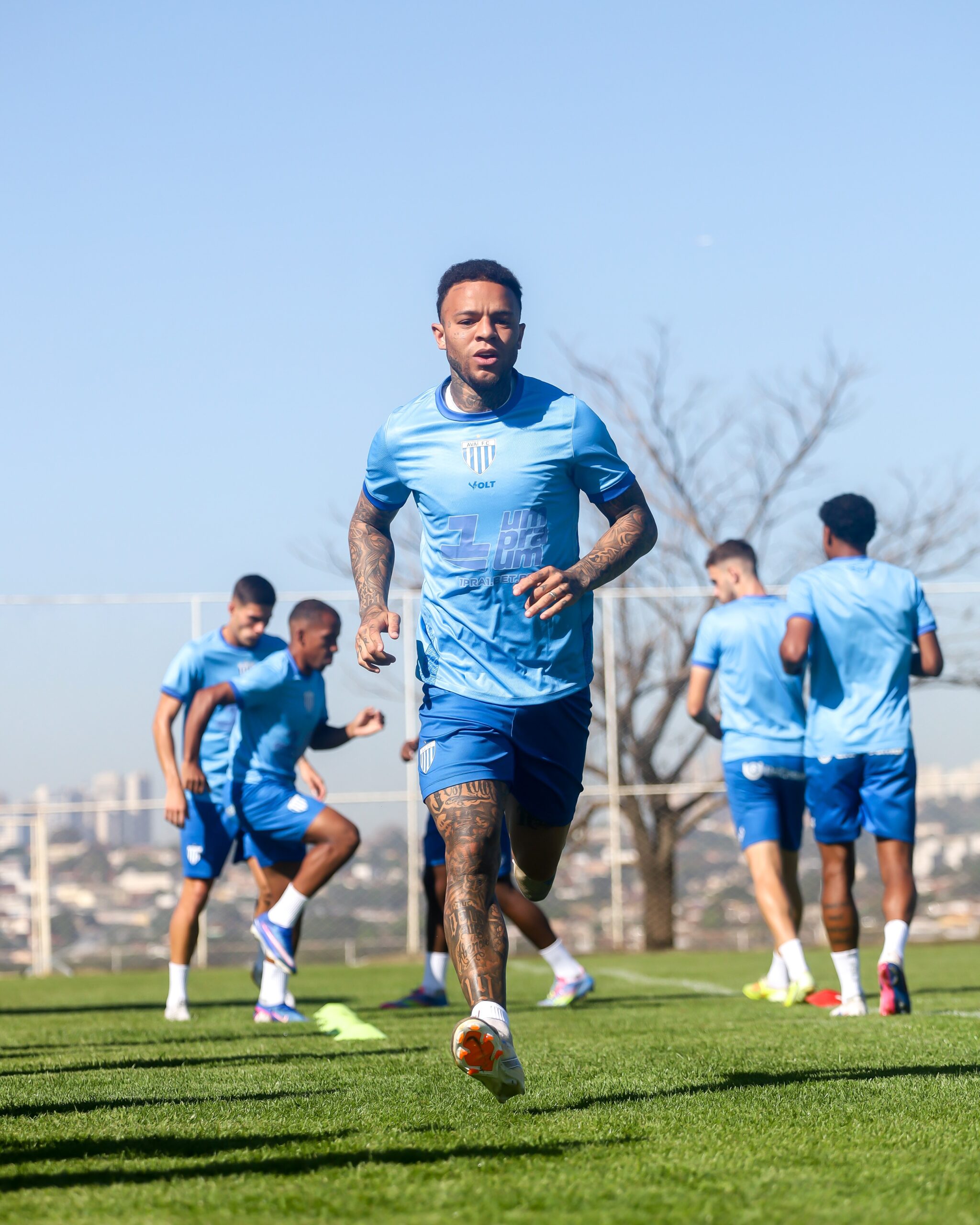 Rafael Bilu celebra retorno após lesão e se coloca à disposição para novo sistema ofensivo no Avaí