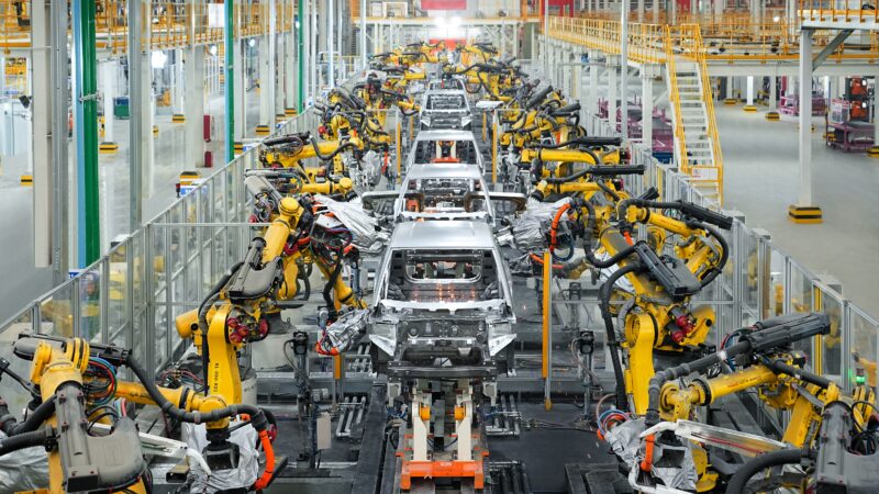 BYD tem maior queda de lucro em seis anos com diminuição das vendas na China