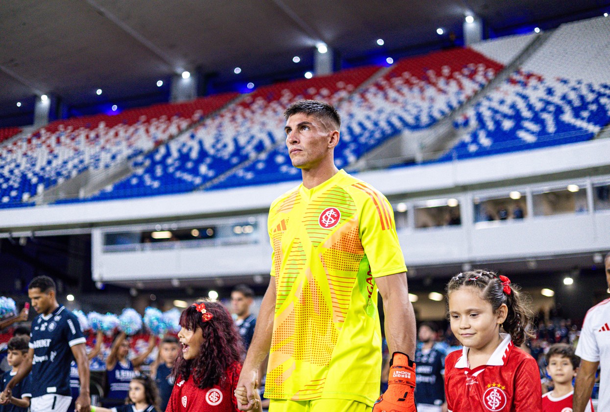 Rochet volta a se lesionar, e Inter também perde Matheus Bahia para próximos jogos