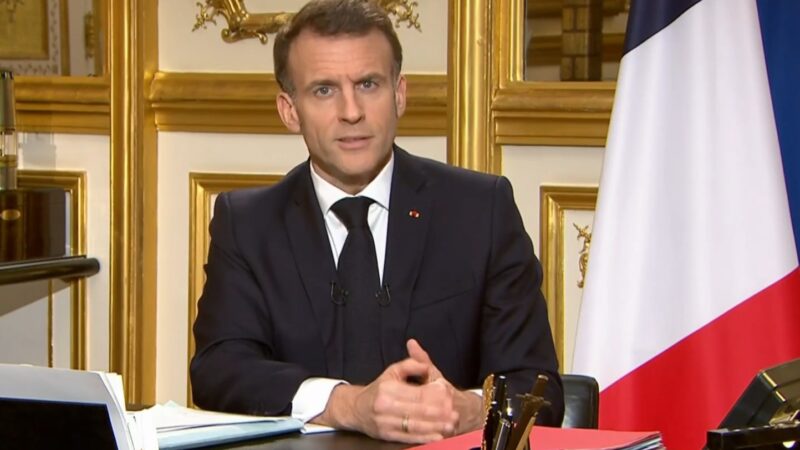 Macron critica comentários de Trump sobre seu casamento e diz que falas ‘não são elegantes’