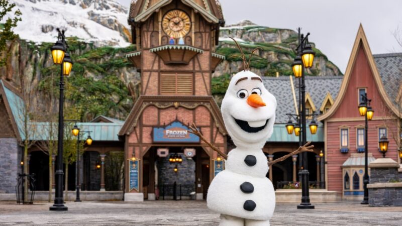 Disney Paris inaugura área temática de ‘Frozen’ com castelo e montanha de gelo; veja VÍDEO