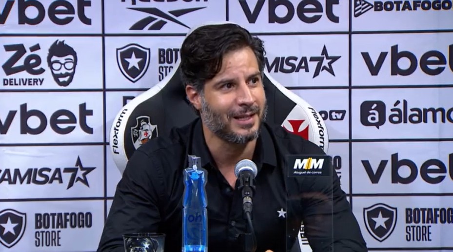 Léo Coelho reclama da não expulsão de Saldivia em vitória do Botafogo: “A gente espera critério”