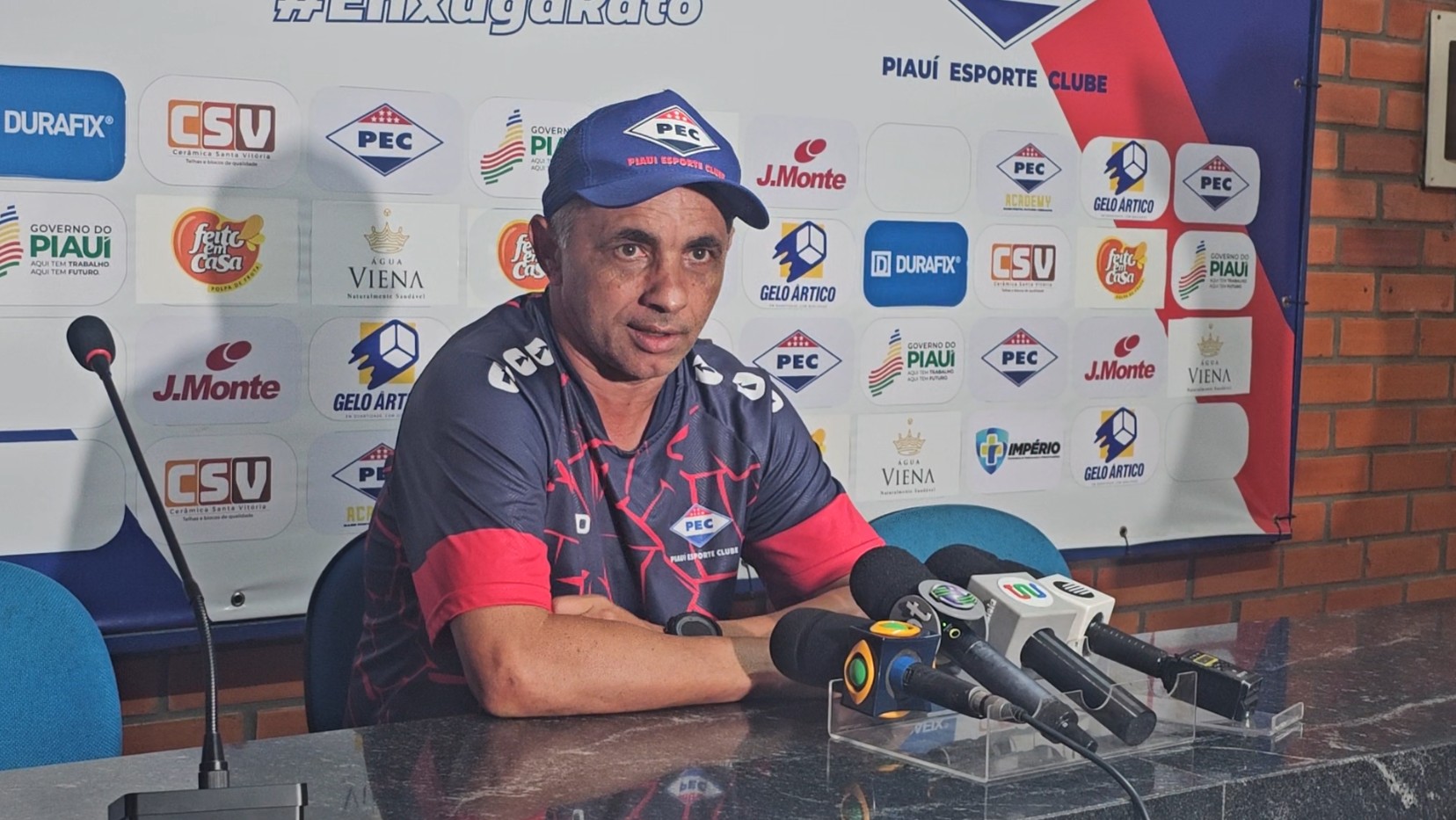 Tostão exalta evolução coletiva do Piauí e monitora desgaste físico dos atletas contra Fluminense-PI