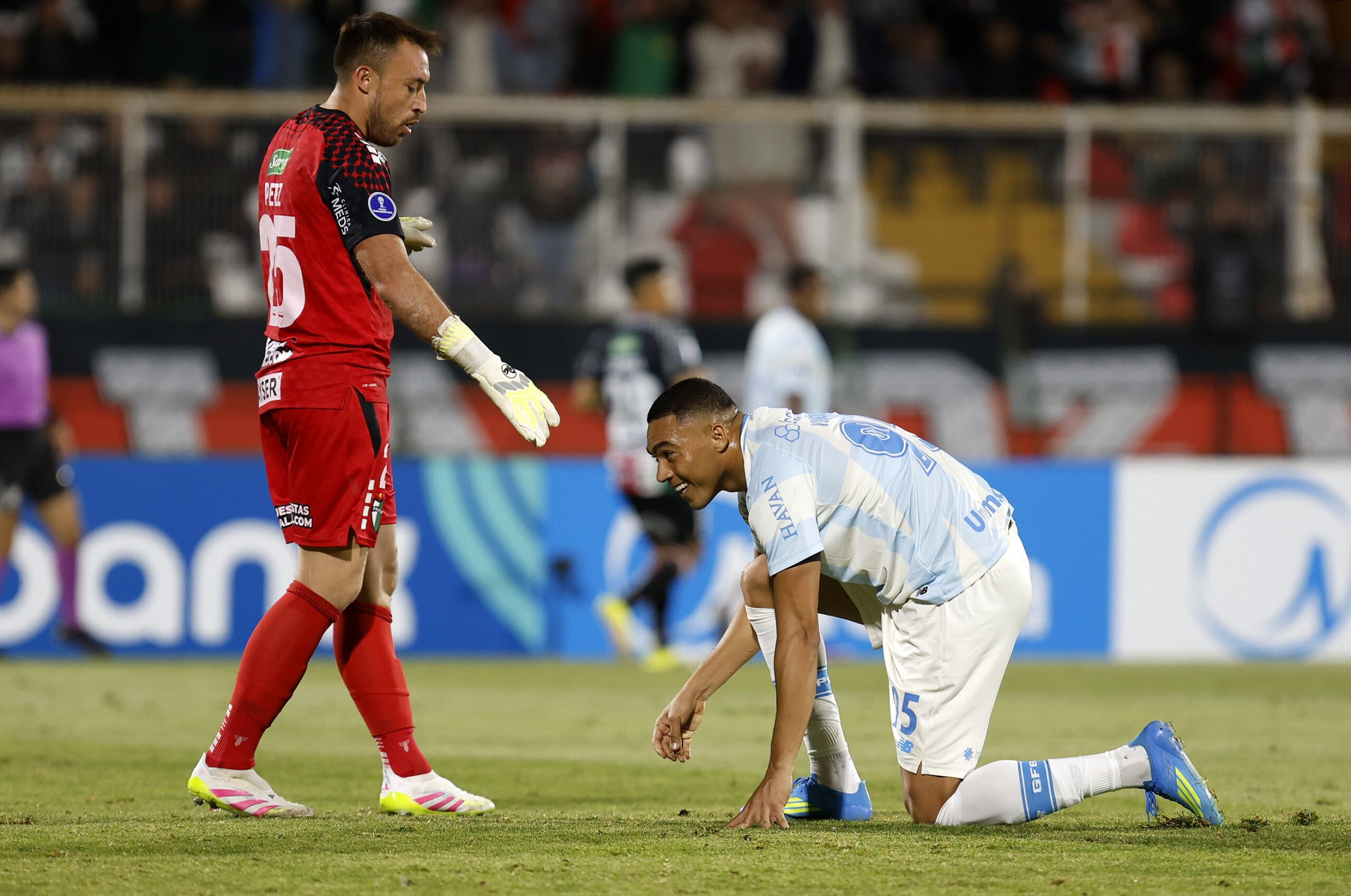 Análise: empate do Grêmio com o Palestino vai além dos erros de Carlos Vinicius