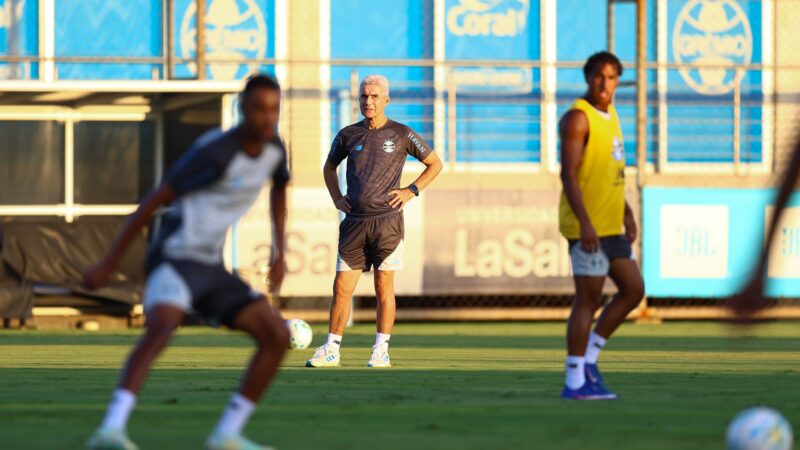 Pressão no Grêmio: o que pesa contra e a favor de Luís Castro às vésperas do Gre-Nal 452