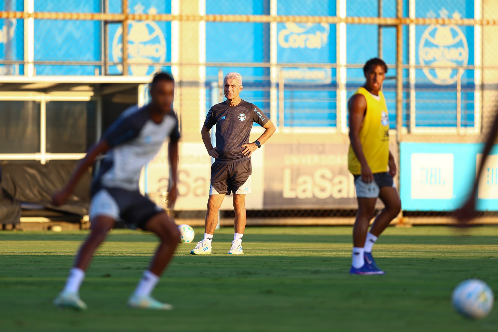 Pressão no Grêmio: o que pesa contra e a favor de Luís Castro às vésperas do Gre-Nal 452