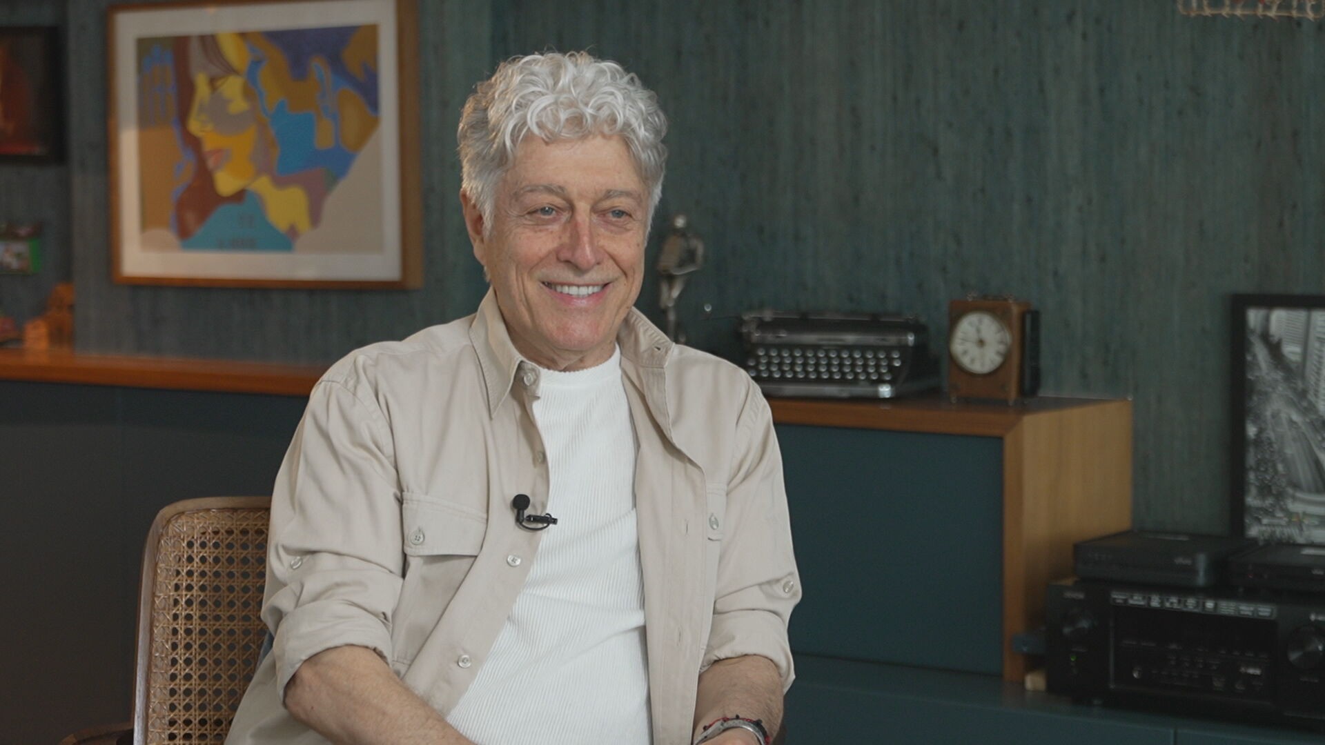 ‘Bengalada no etarismo’: Caco Barcellos fala de viagem ao Irã em guerra, dores da idade e jornalismo