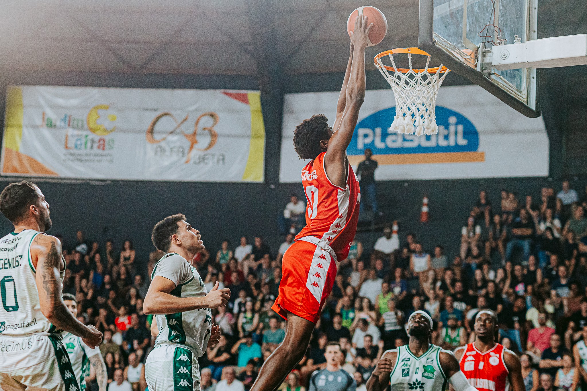 Paulistano domina, volta a vencer o Bauru e fica a um triunfo das quartas do NBB