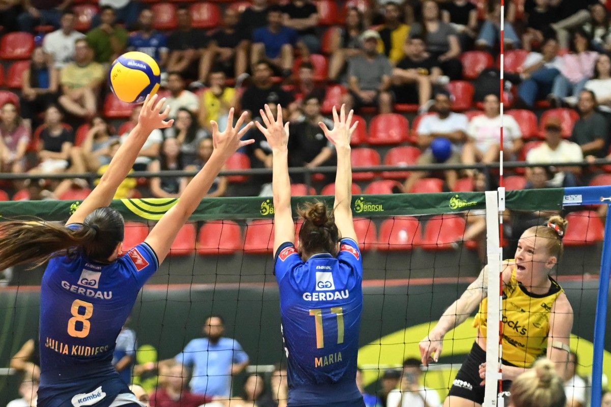 Praia Clube precisa quebrar jejum de mais de um ano contra o Minas para ser campeão da Superliga