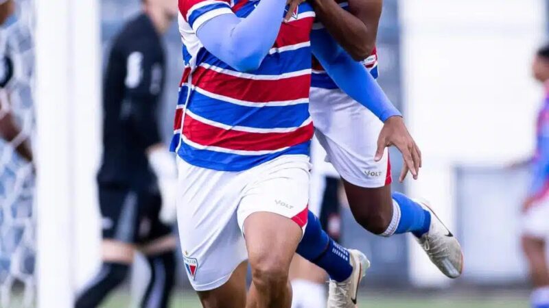 Treinado por Fred, atacante do Fortaleza faz golaço de bicicleta contra Corinthians no sub-20; vídeo