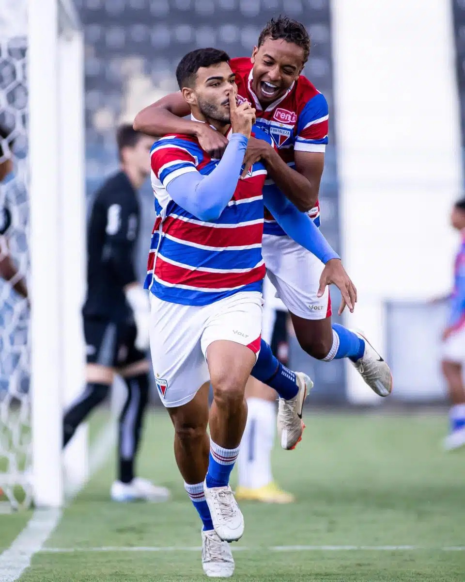 Treinado por Fred, atacante do Fortaleza faz golaço de bicicleta contra Corinthians no sub-20; vídeo