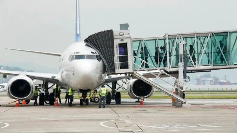 Governo estuda zerar impostos sobre querosene de aviação para baratear passagens aéreas