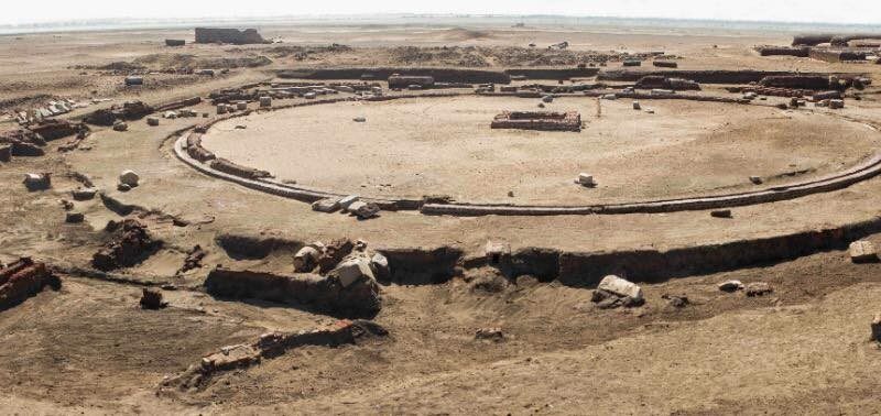 No Egito, arqueólogos descobrem templo de 2.200 anos dedicado ao deus Pelúsio