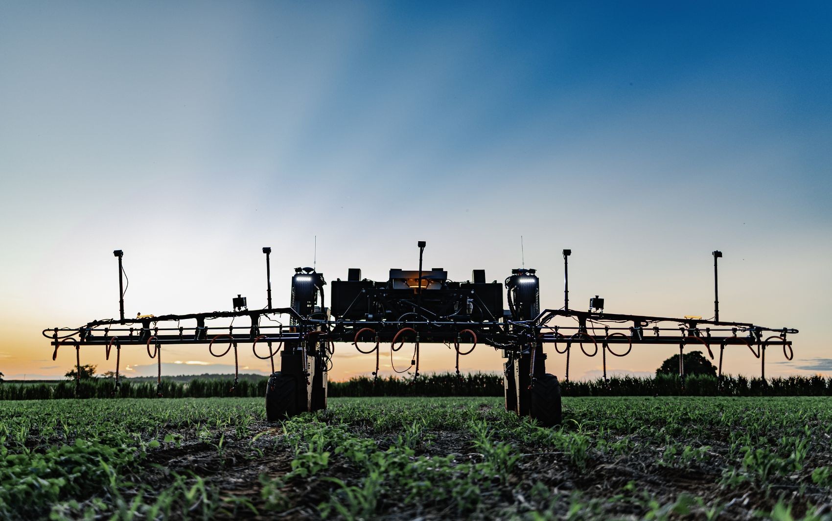 Agrishow 2026: robôs movidos a energia solar ‘moram’ no campo e combatem pragas com IA