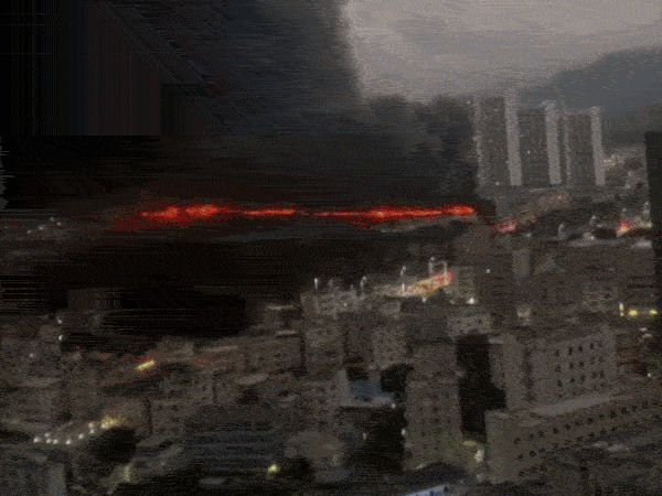 VÍDEO: Incêndio de grandes proporções atinge estacionamento da BYD na China