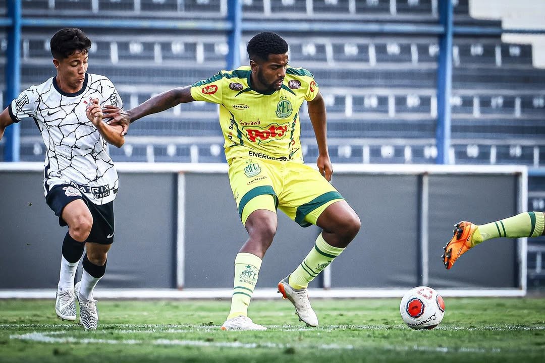 Sousa anuncia defensor formado por Athletico-PR e Mirassol e rescinde com dois atletas