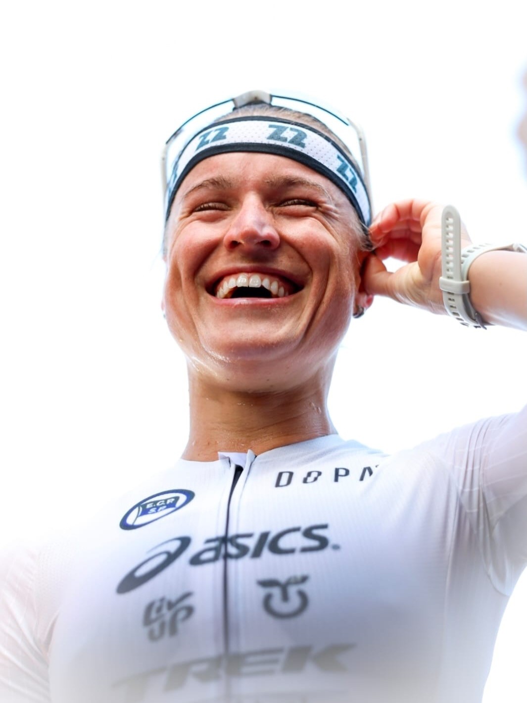 Catarinense Djenyfer Arnold confirma favoritismo e é bicampeã do Ironman 70.3 em Brasília