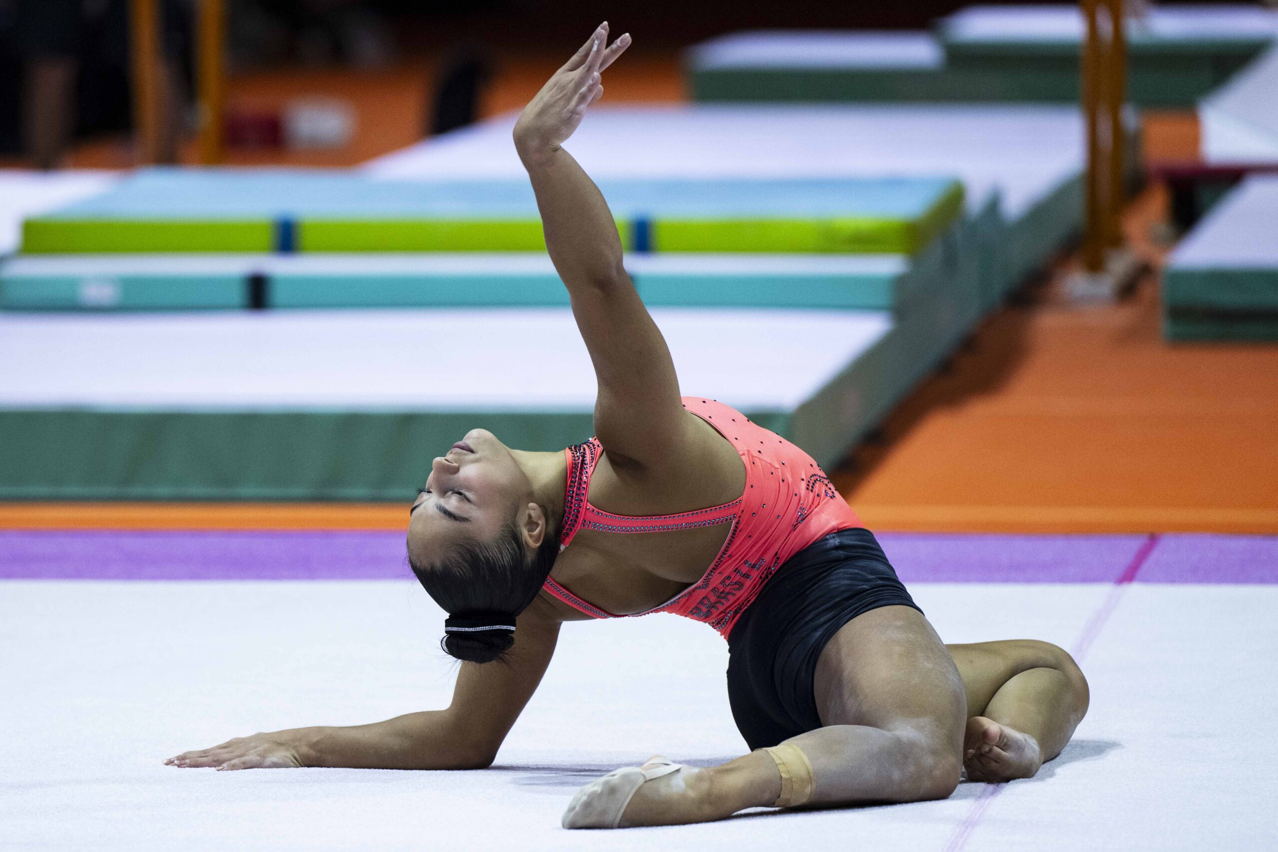 Júlia Soares se inspira em Daiane dos Santos para série do solo na Copa do Mundo