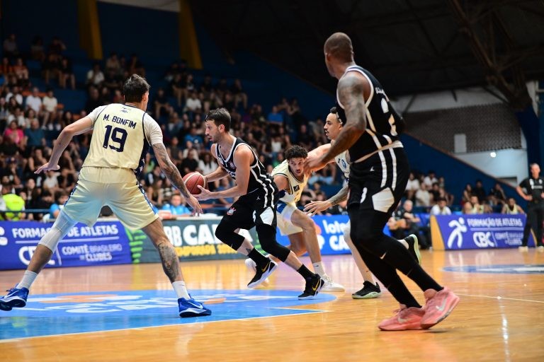 Corinthians bate Rio Claro e volta a vencer no NBB após duas derrotas seguidas