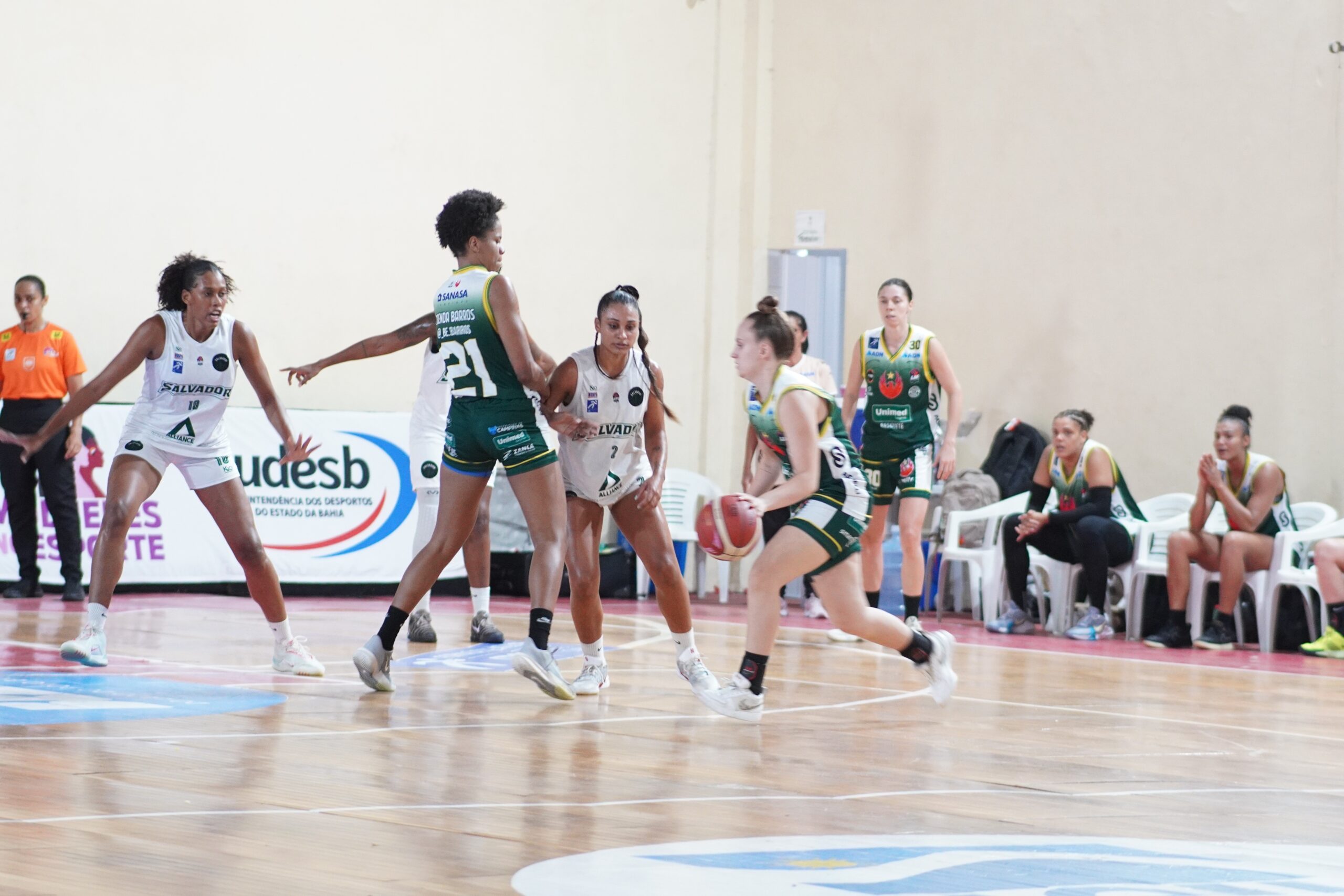 Campinas fecha turno da LBF com passeio sobre o Salvador