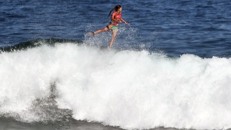 Luana Silva estreia com vitória e avança às oitavas em Bells Beach