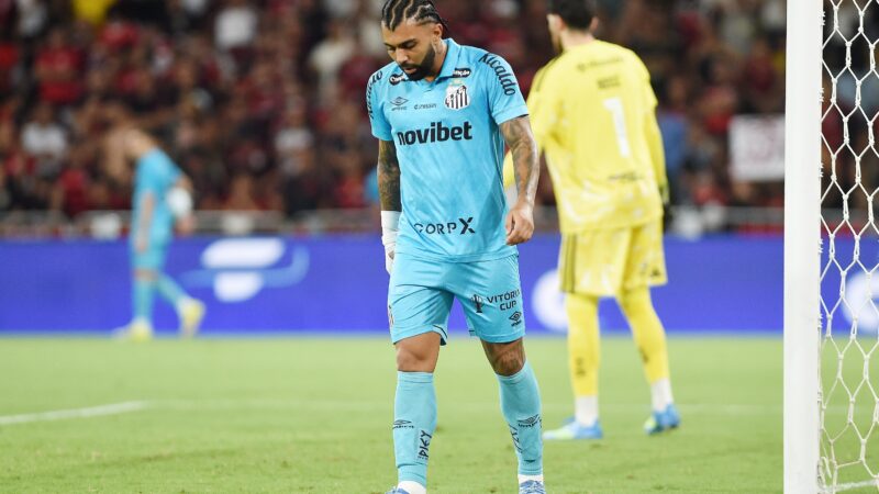 Torcida do Flamengo vaia Gabigol, do Santos, no Maracanã; assista