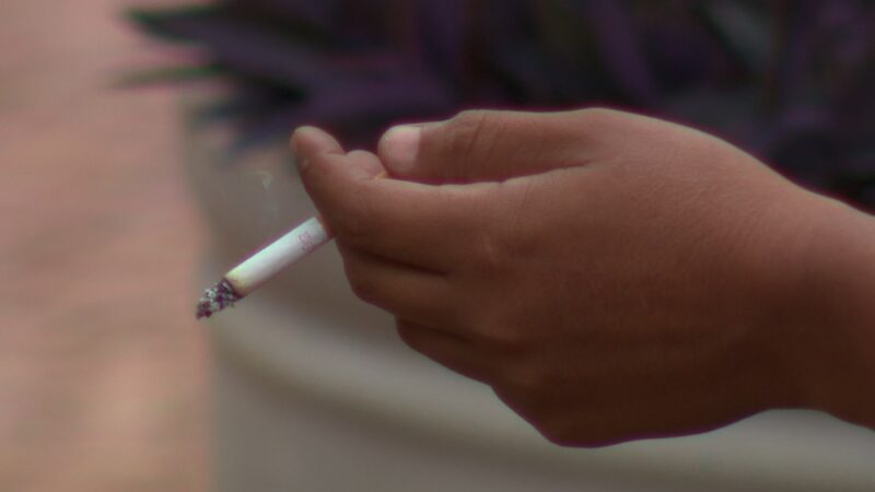 Parlamento britânico aprova proibição de venda de cigarros aos nascidos depois de 2008