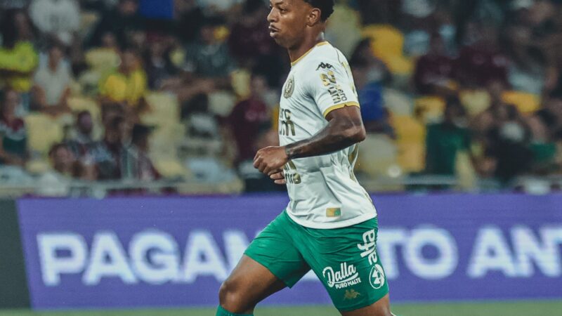 Chapecoense se manifesta e prega cautela em relação ao caso do atacante Ênio