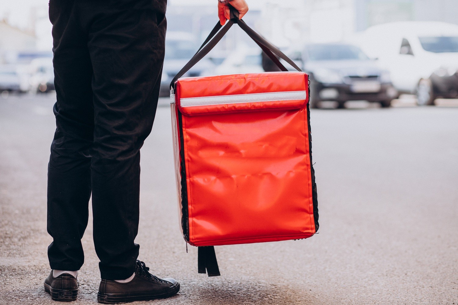 Governo inicia fiscalização de transparência de preços em aplicativos de transporte e delivery