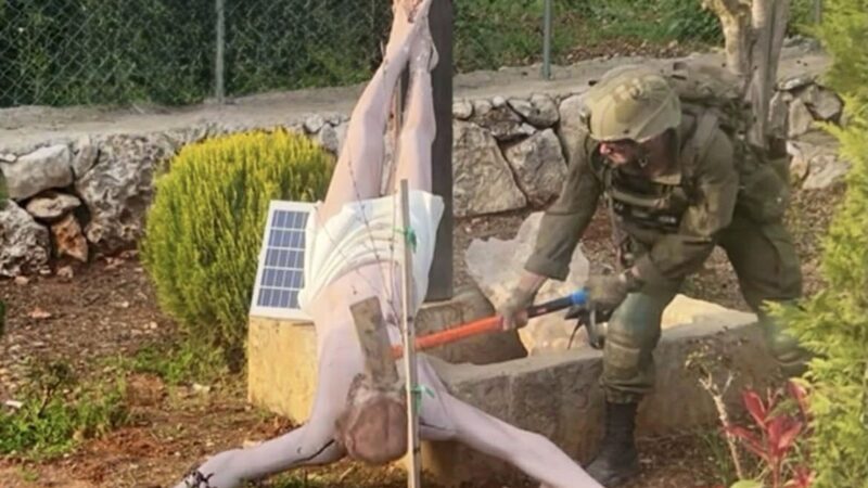 É #FAKE foto de militar de Israel substituindo estátua de Jesus Cristo danificada no Líbano; imagem foi criada com IA