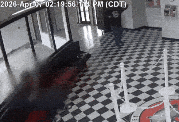 VÍDEO: Diretor derruba atirador e evita ataque em escola dos Estados Unidos