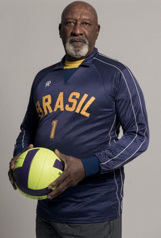 Exposição sobre o legado de Negrelli, ícone do vôlei santista, é aberta em Santos
