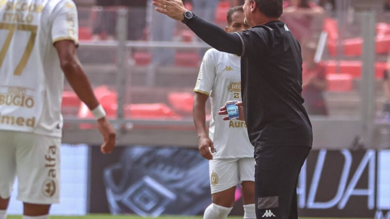 Análise: com pouco tempo na Chapecoense, Fábio Matias estreia com derrota