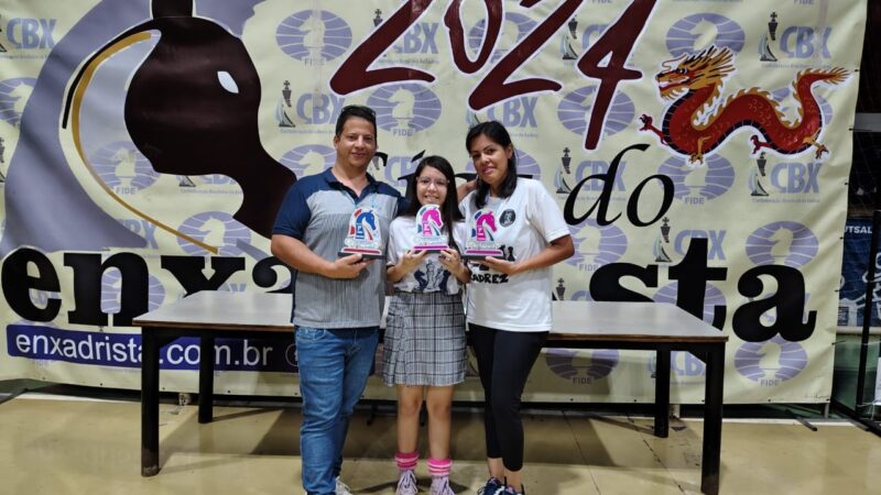 Xadrez: filha herda habilidade dos pais no tabuleiro e conquista título nacional