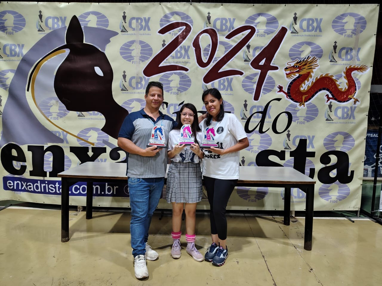 Xadrez: filha herda habilidade dos pais no tabuleiro e conquista título nacional